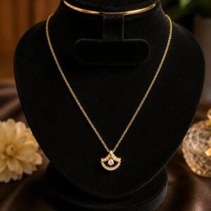 Elegant Gold - Tone Chain With Fan Shaped Pedant