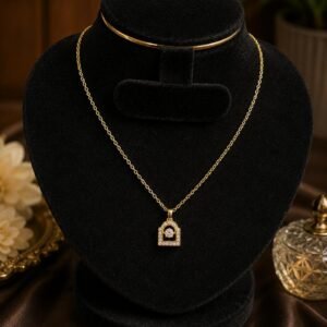 Elegant Gold - Tone Chain With Lock Shaped Sparkling Pedant