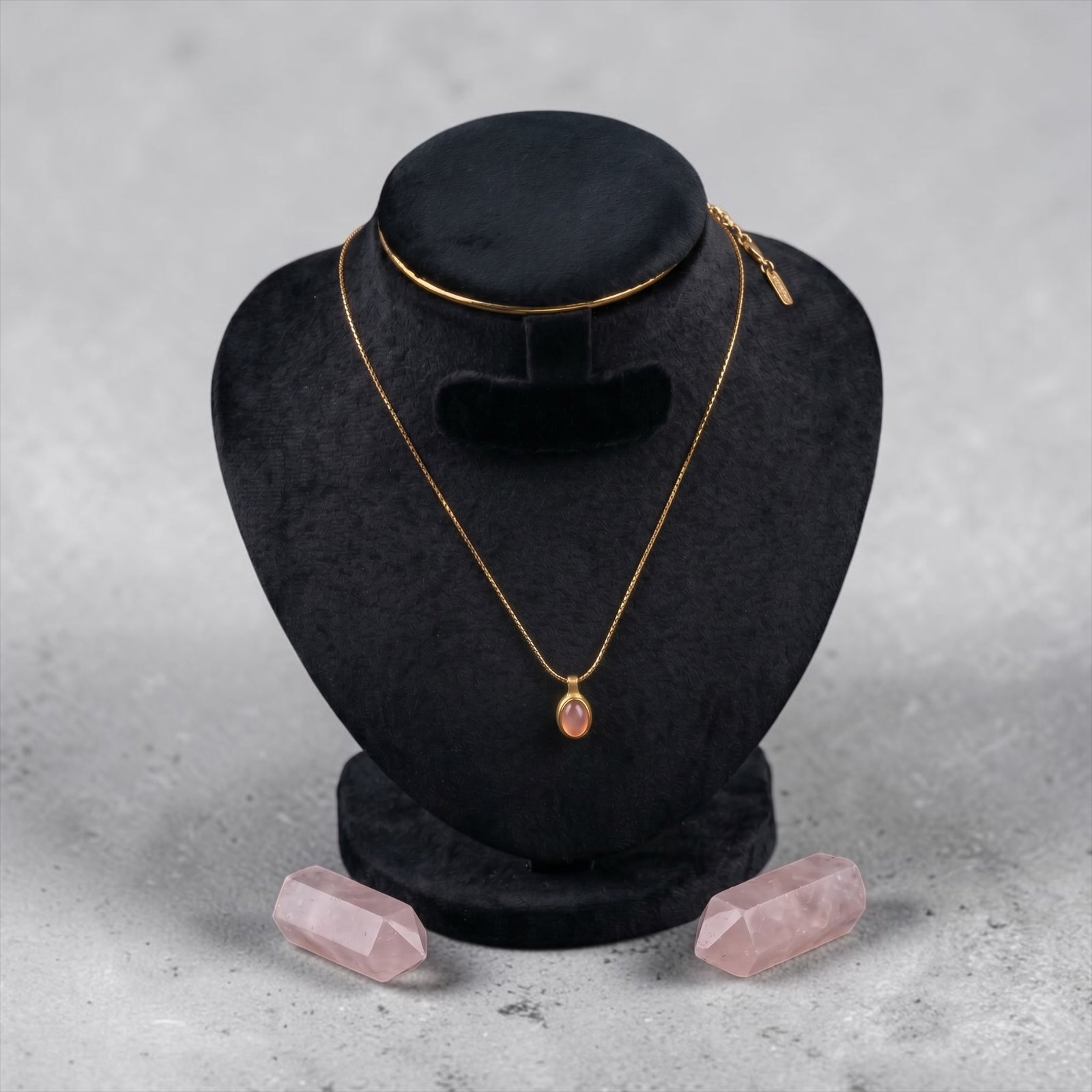Delicate Gold-Tone Chain With a Oval Stone Pendant